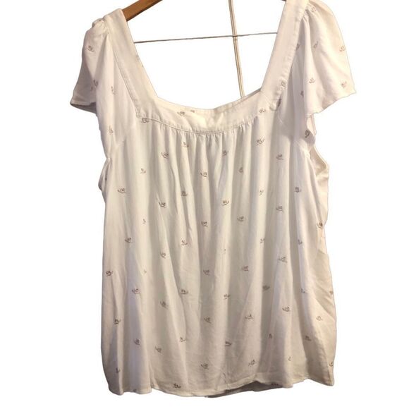 Torrid Women’s Size 3 White Flowy Blouse Embroidered Flowers Ruffled Cap Sleeves - Picture 4 of 5